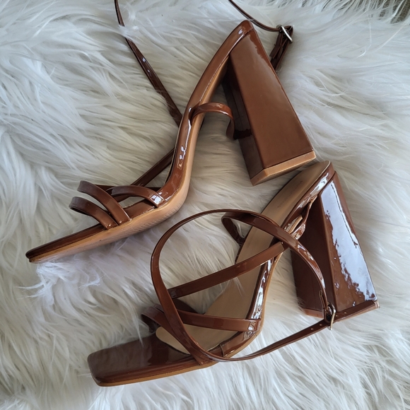 Pretty Little Things Dark Brown Strappy Block Heel Ladies Sandal Shoes Size 9 - Picture 10 of 10